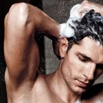 es-seguro-lavarse-el-pelo-con-gel-de-ducha.webp.webp